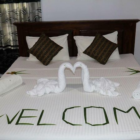Deshani Holiday Inn Dambulla Bagian luar foto
