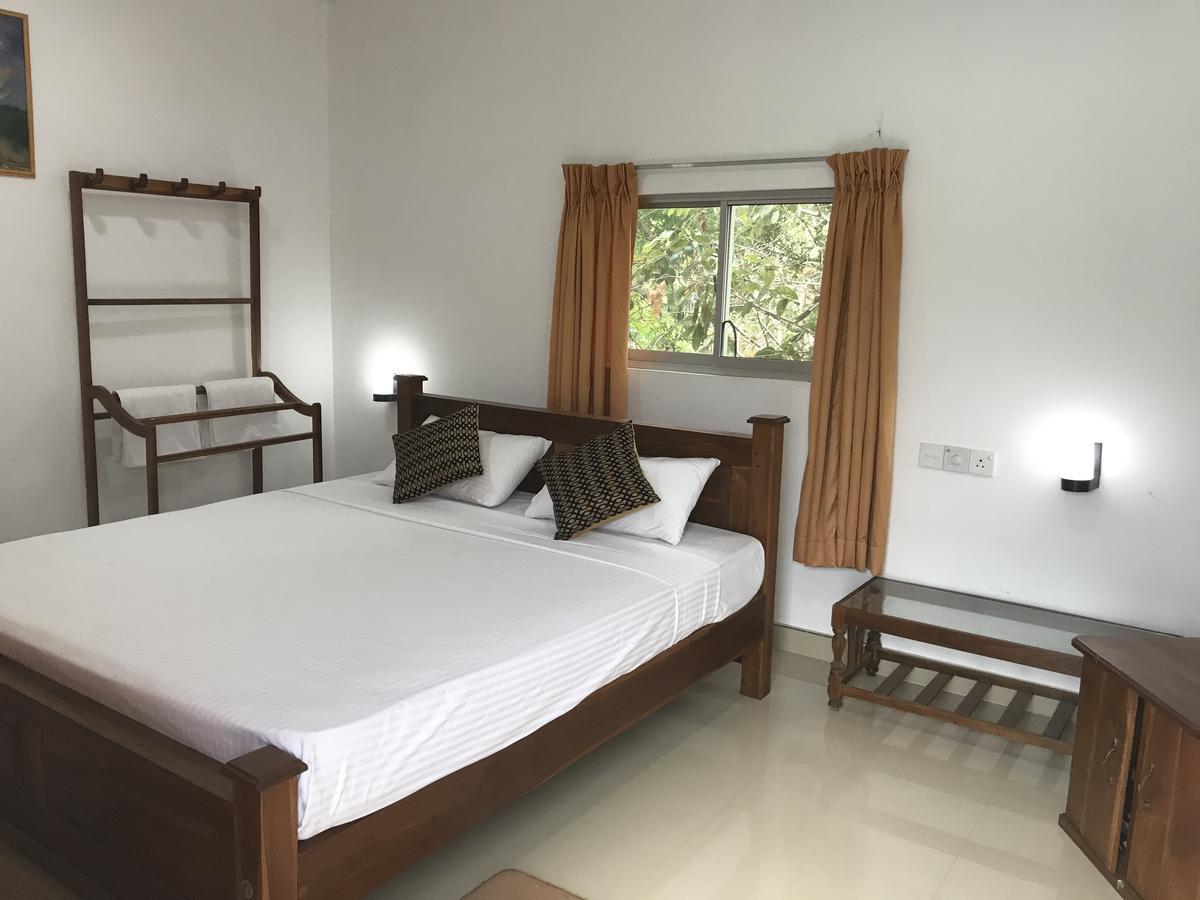 Deshani Holiday Inn Dambulla Bagian luar foto