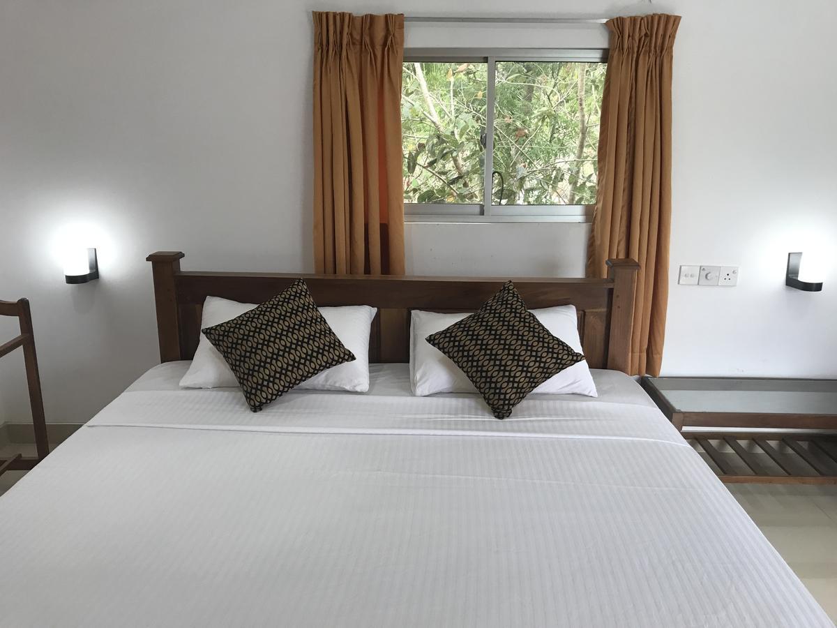 Deshani Holiday Inn Dambulla Bagian luar foto