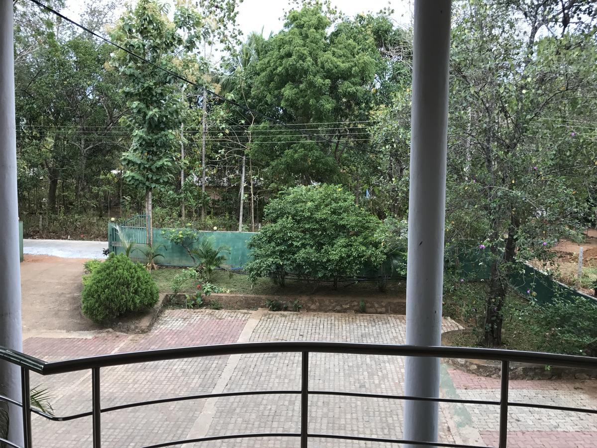 Deshani Holiday Inn Dambulla Bagian luar foto