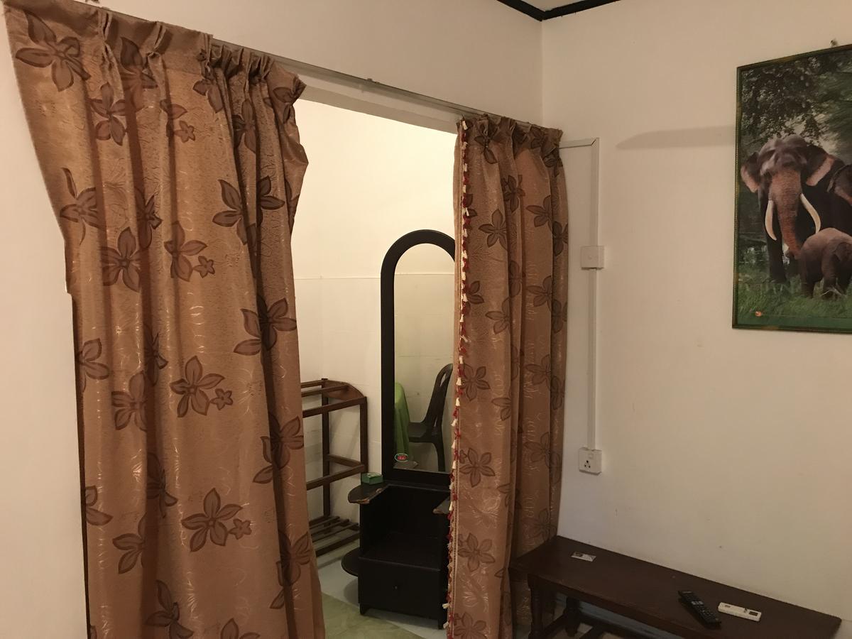 Deshani Holiday Inn Dambulla Bagian luar foto
