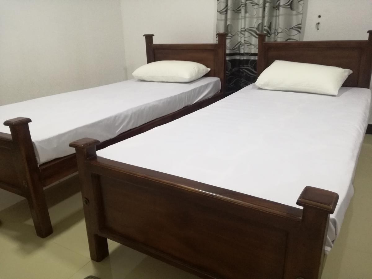 Deshani Holiday Inn Dambulla Bagian luar foto