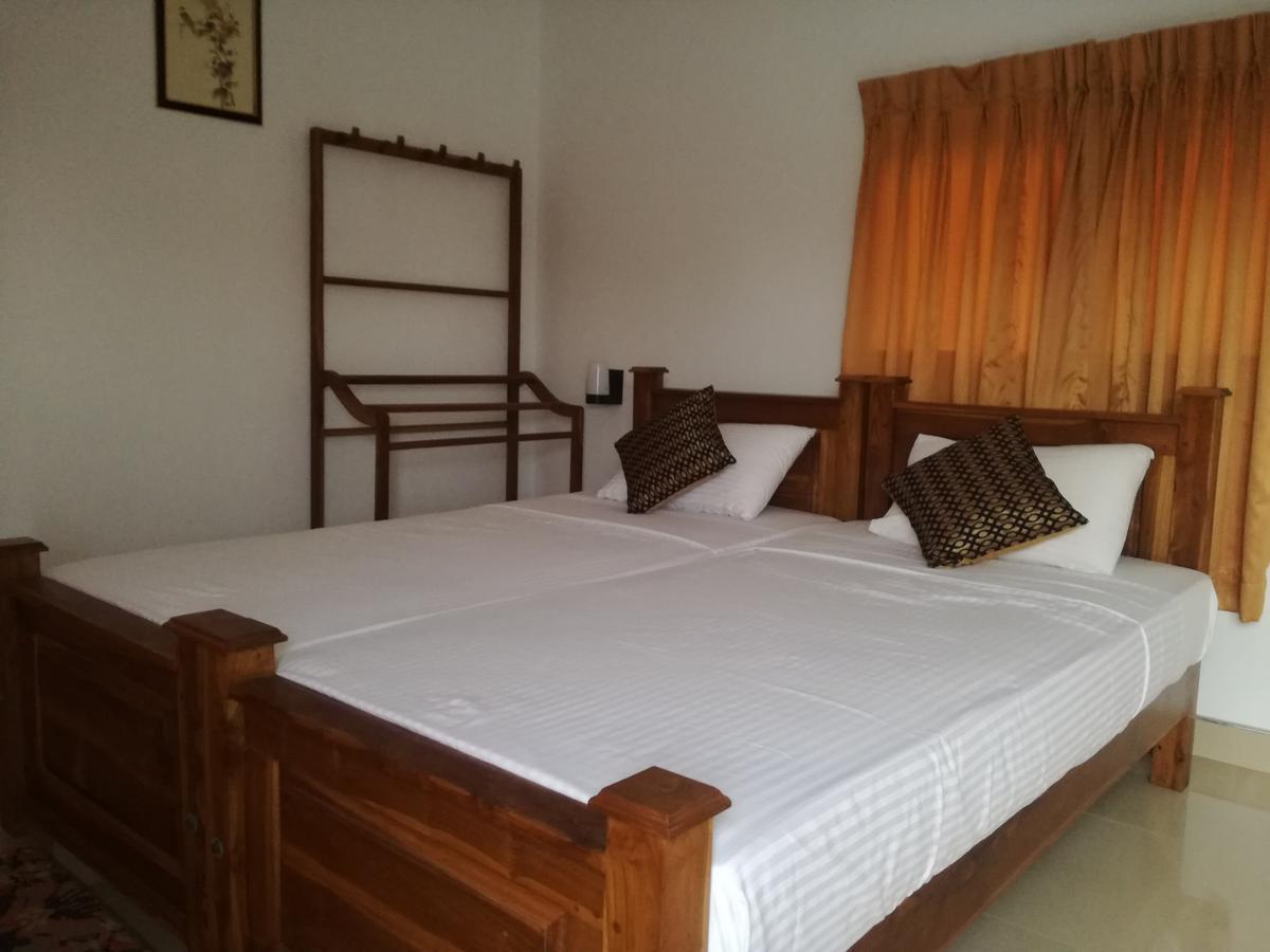 Deshani Holiday Inn Dambulla Bagian luar foto