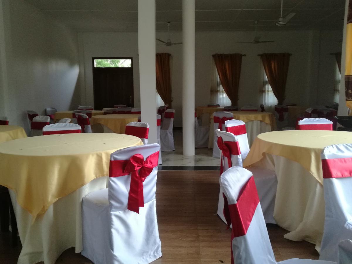 Deshani Holiday Inn Dambulla Bagian luar foto