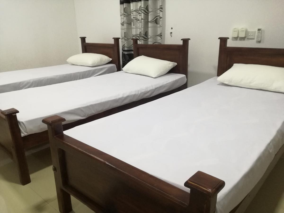 Deshani Holiday Inn Dambulla Bagian luar foto