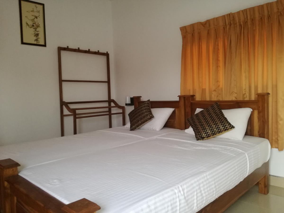 Deshani Holiday Inn Dambulla Bagian luar foto