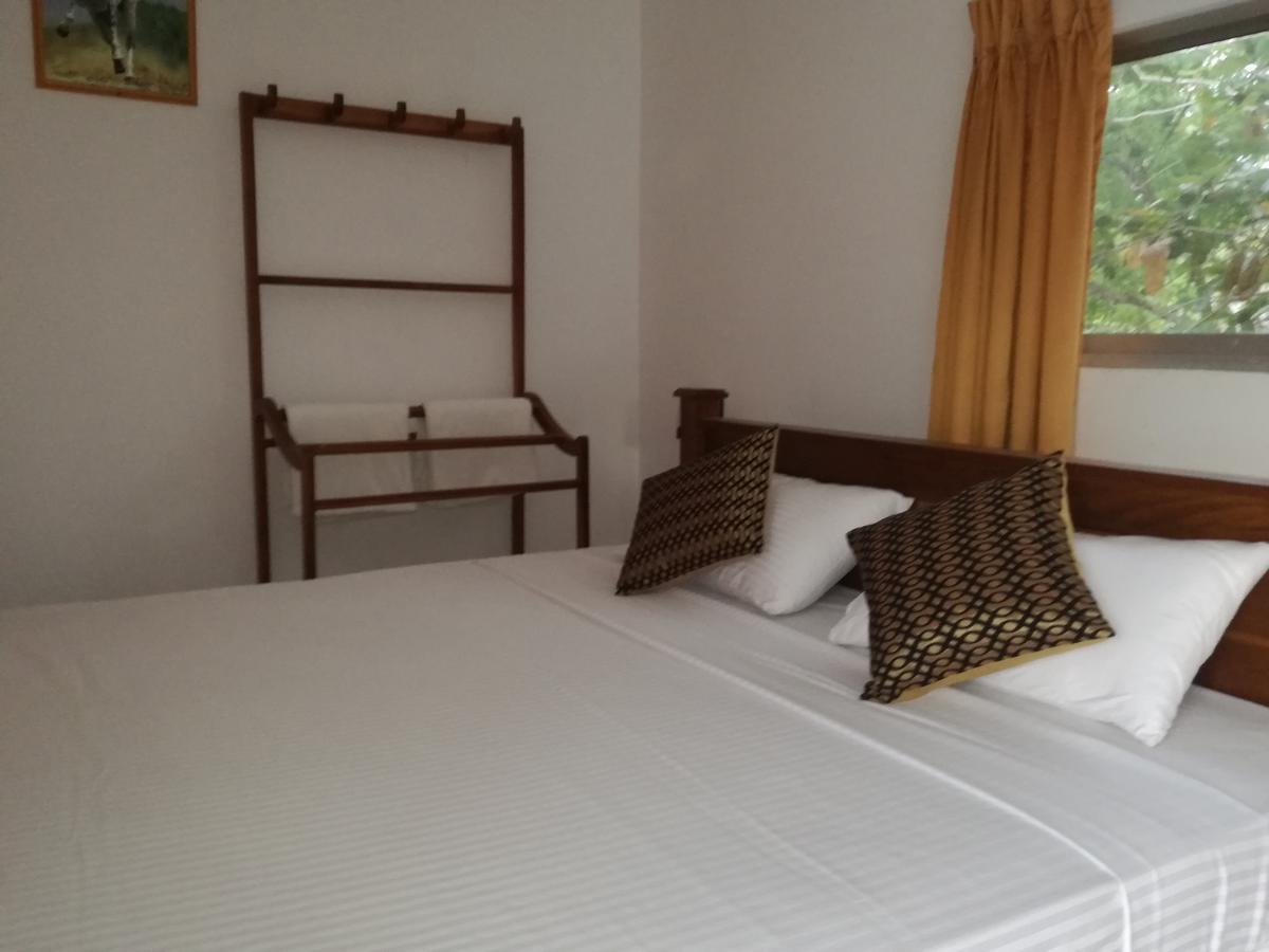 Deshani Holiday Inn Dambulla Bagian luar foto