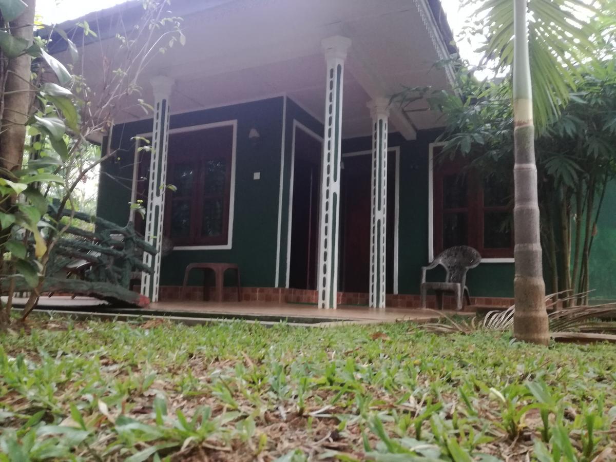Deshani Holiday Inn Dambulla Bagian luar foto