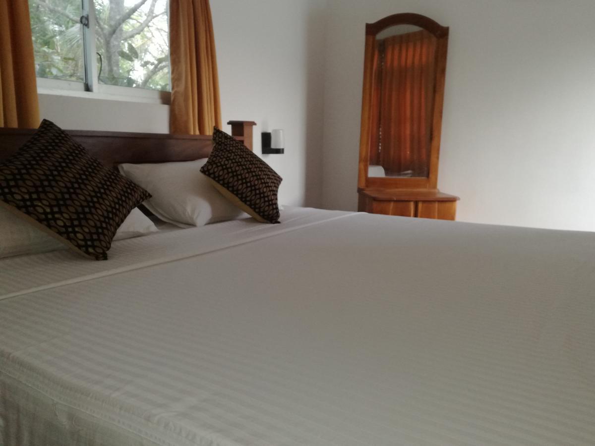 Deshani Holiday Inn Dambulla Bagian luar foto