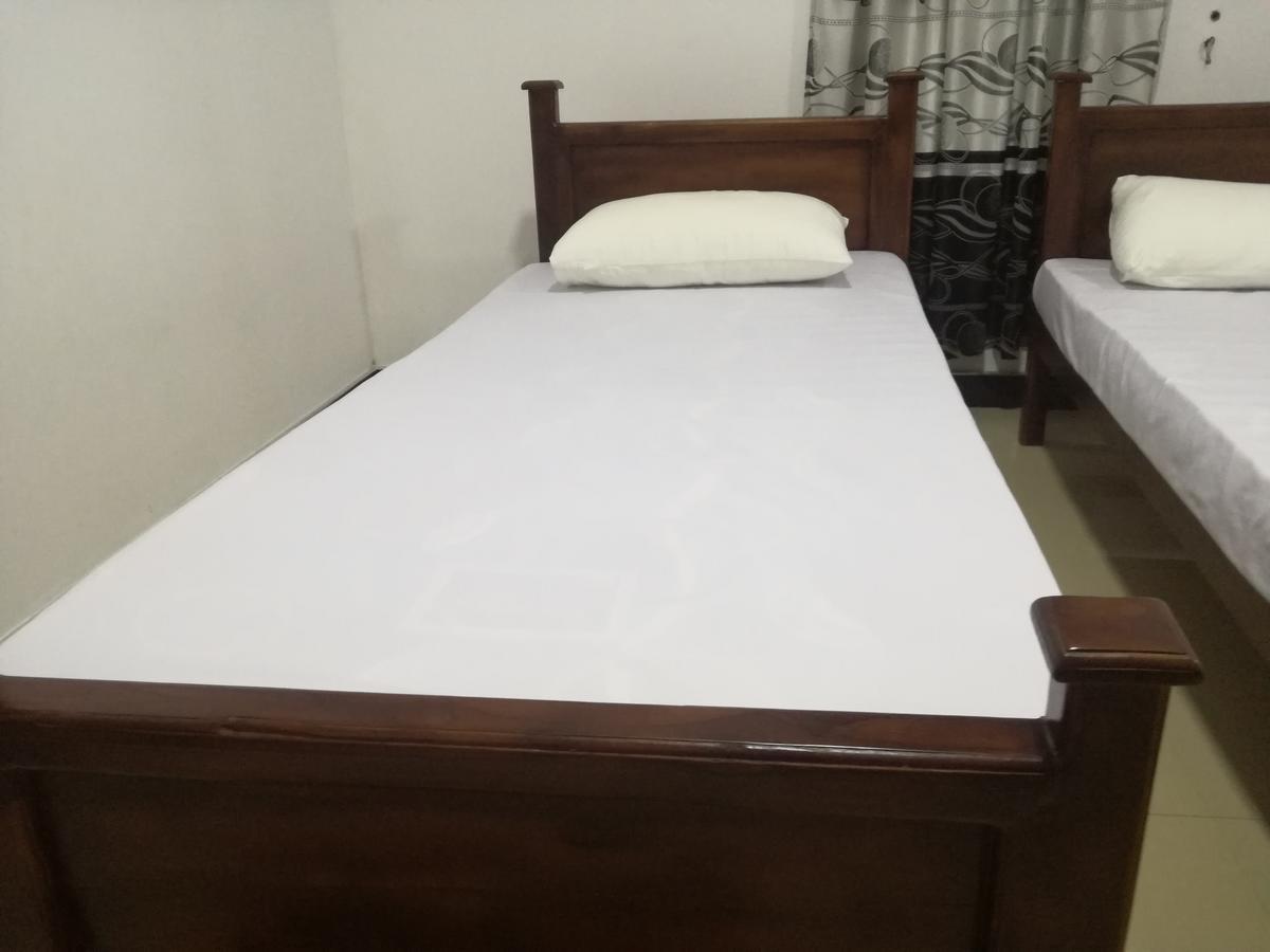 Deshani Holiday Inn Dambulla Bagian luar foto