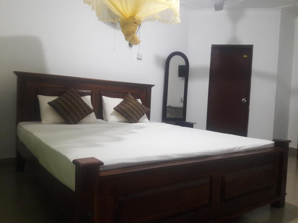 Deshani Holiday Inn Dambulla Bagian luar foto