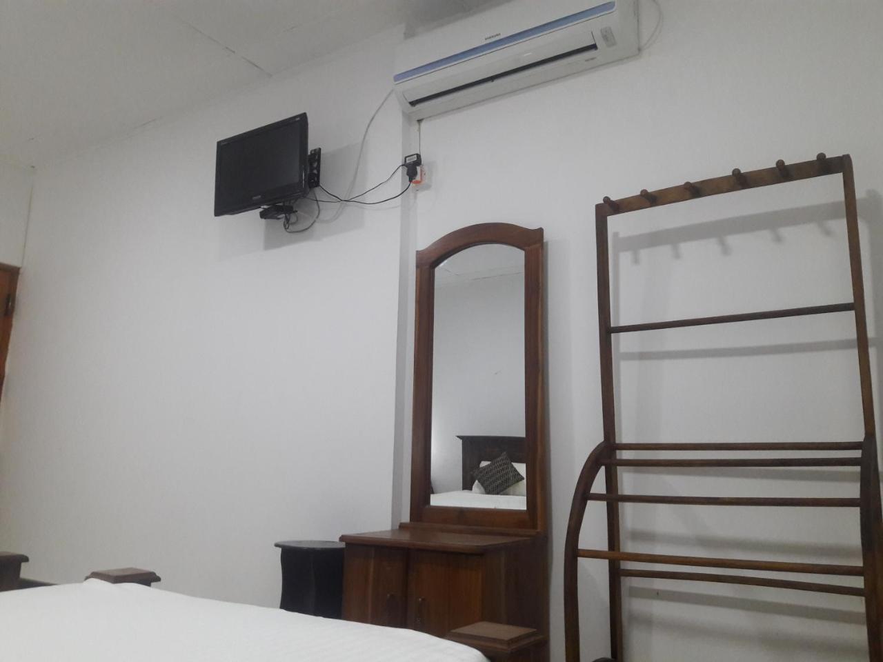 Deshani Holiday Inn Dambulla Bagian luar foto