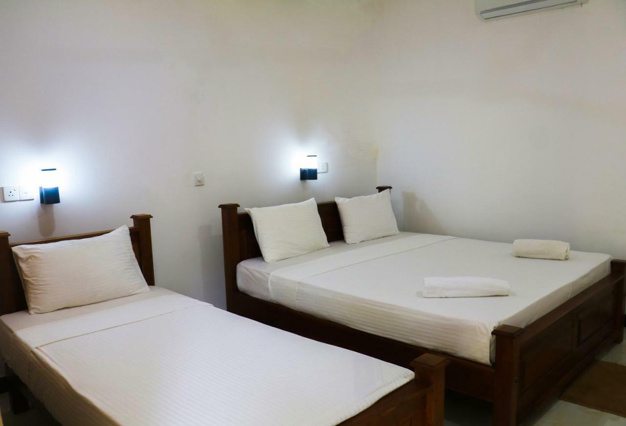 Deshani Holiday Inn Dambulla Bagian luar foto