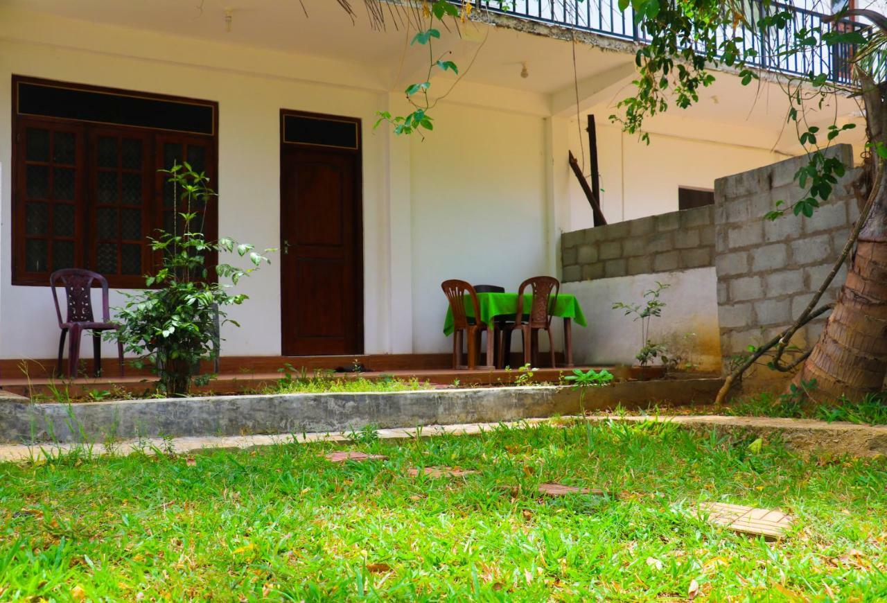 Deshani Holiday Inn Dambulla Bagian luar foto