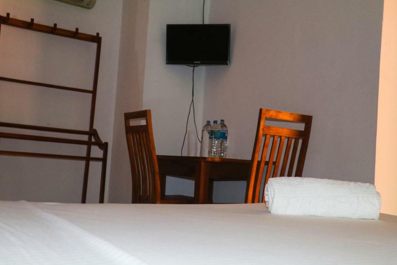Deshani Holiday Inn Dambulla Bagian luar foto