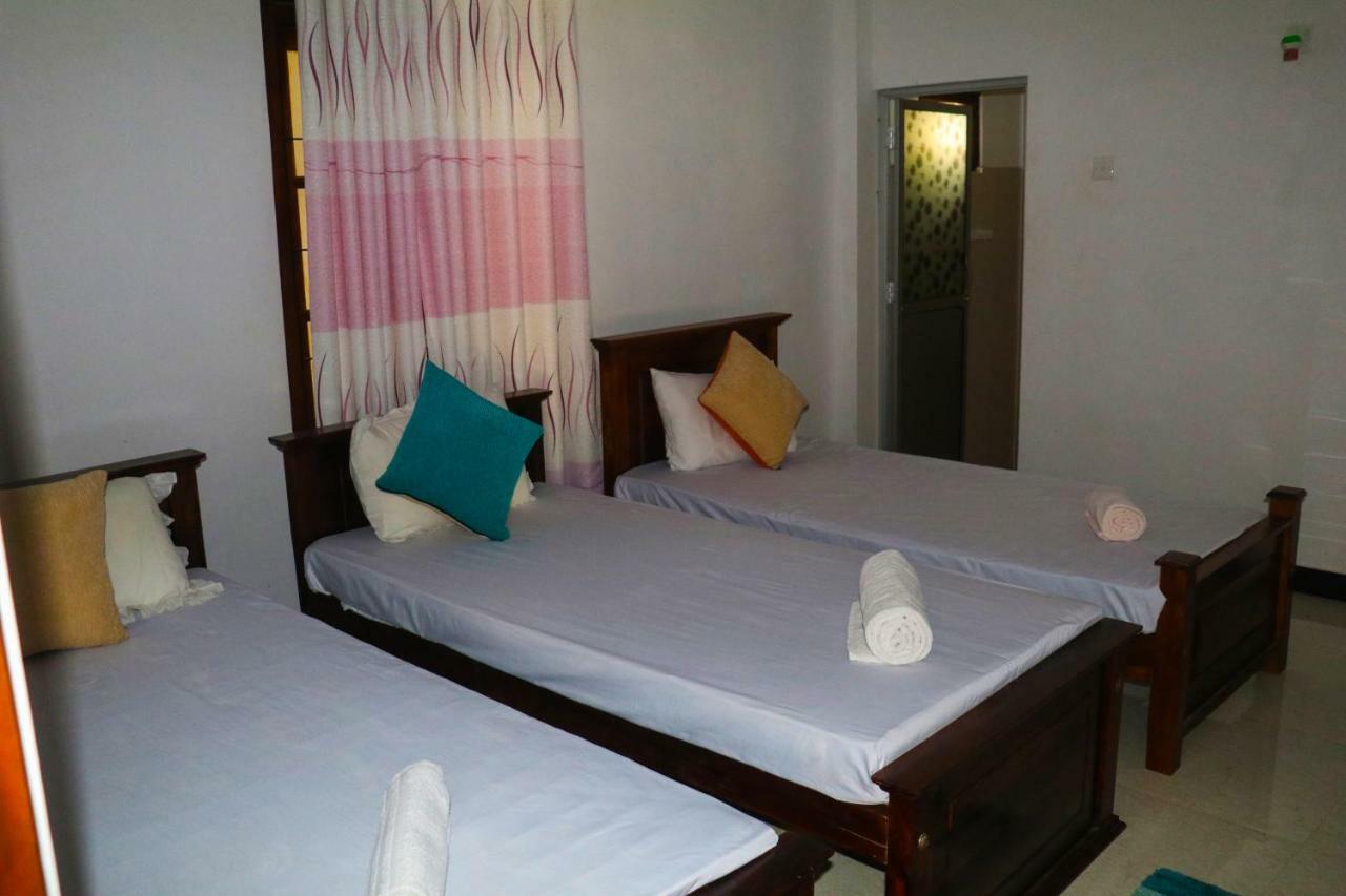 Deshani Holiday Inn Dambulla Bagian luar foto