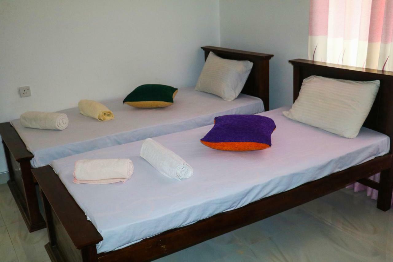 Deshani Holiday Inn Dambulla Bagian luar foto