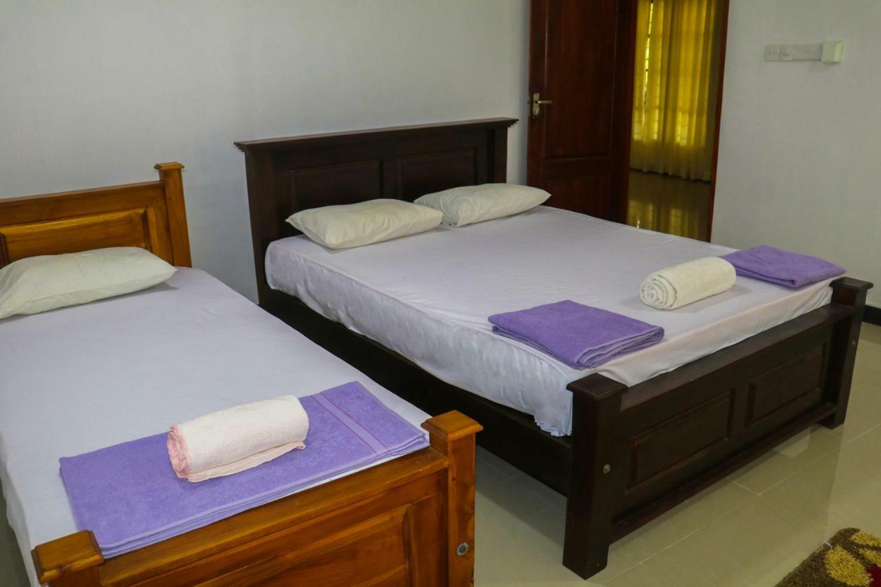 Deshani Holiday Inn Dambulla Bagian luar foto