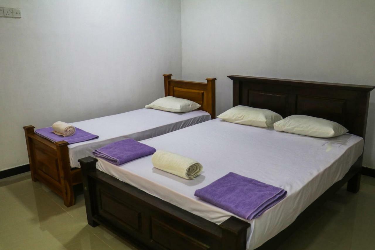 Deshani Holiday Inn Dambulla Bagian luar foto