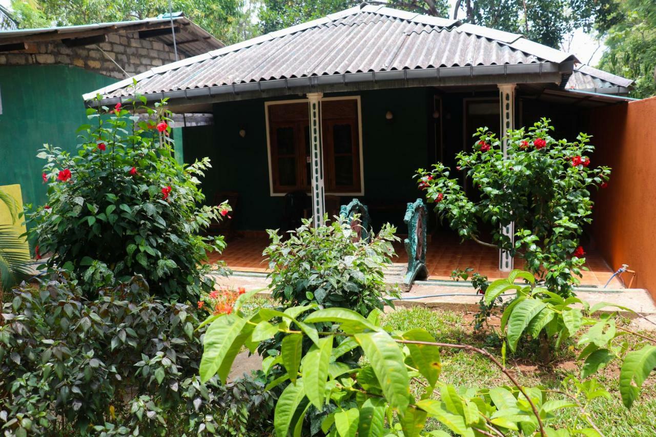 Deshani Holiday Inn Dambulla Bagian luar foto