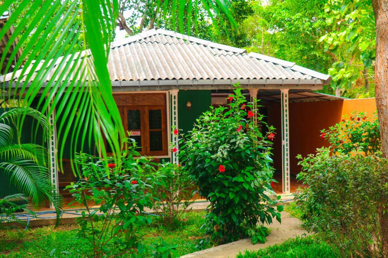 Deshani Holiday Inn Dambulla Bagian luar foto