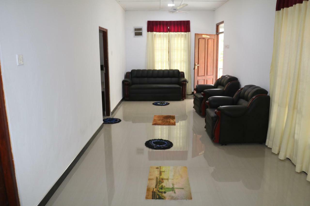 Deshani Holiday Inn Dambulla Bagian luar foto