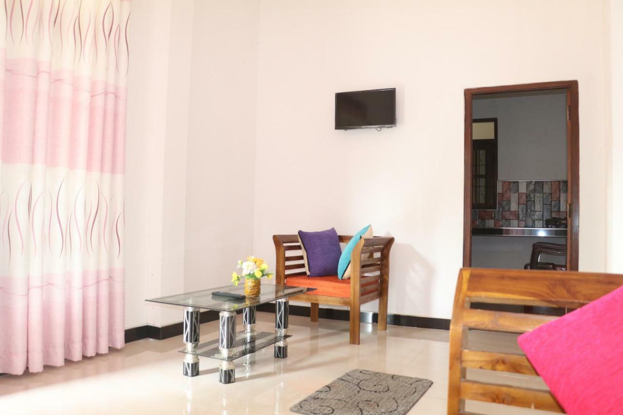 Deshani Holiday Inn Dambulla Bagian luar foto