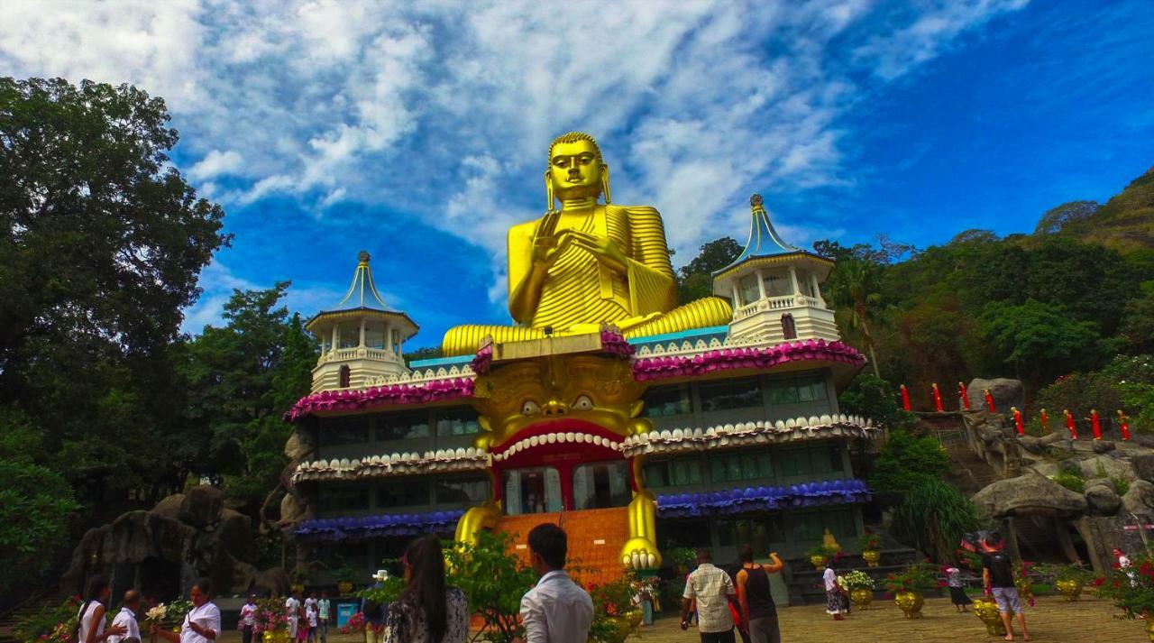 Deshani Holiday Inn Dambulla Bagian luar foto